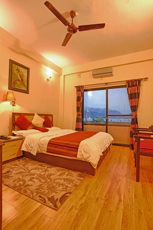 Hotel Lakefront Pokhara Exterior photo