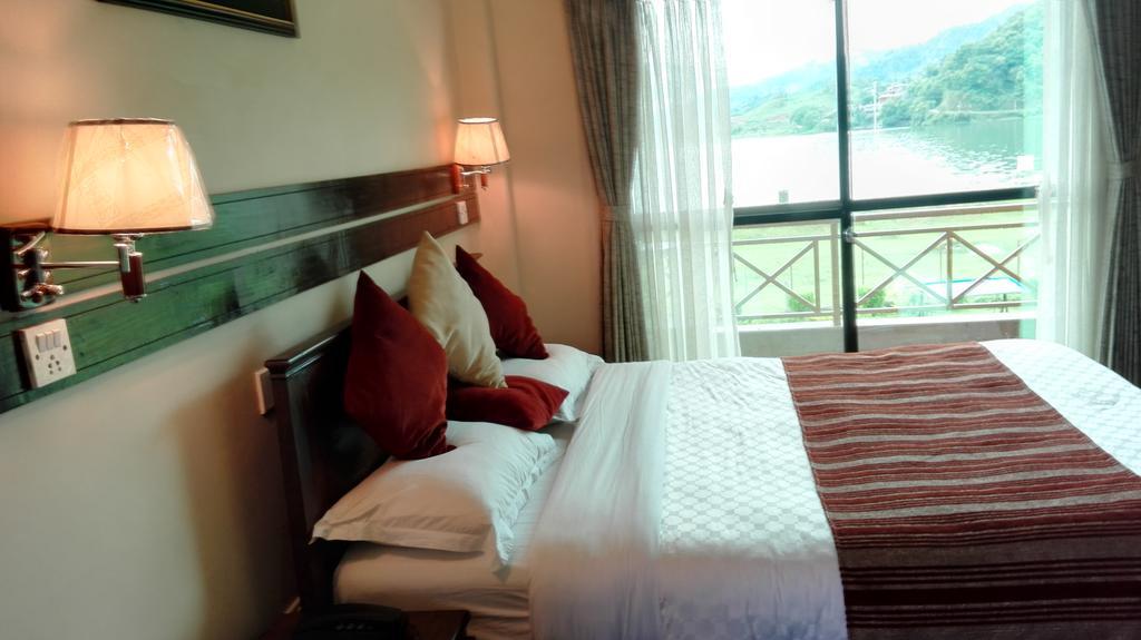 Hotel Lakefront Pokhara Exterior photo