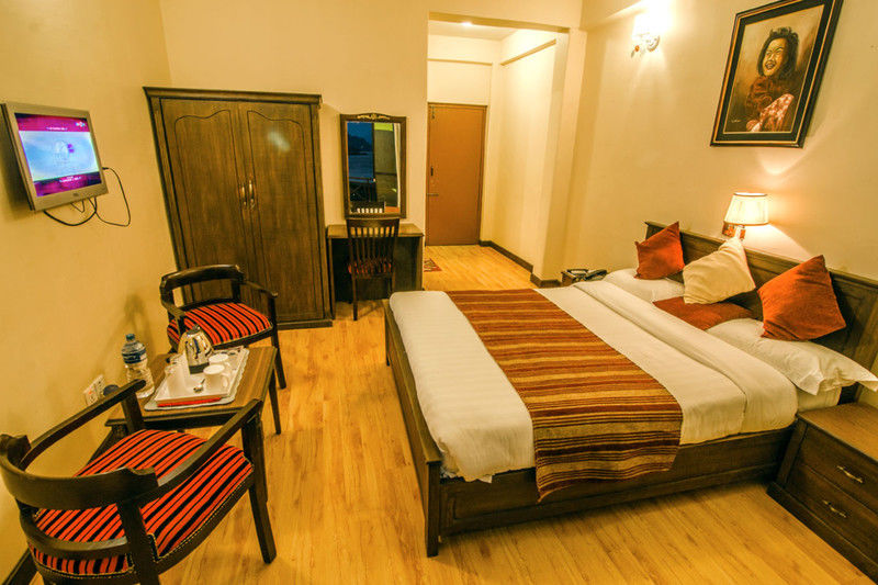 Hotel Lakefront Pokhara Exterior photo