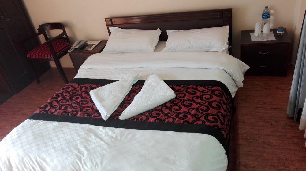 Hotel Lakefront Pokhara Exterior photo