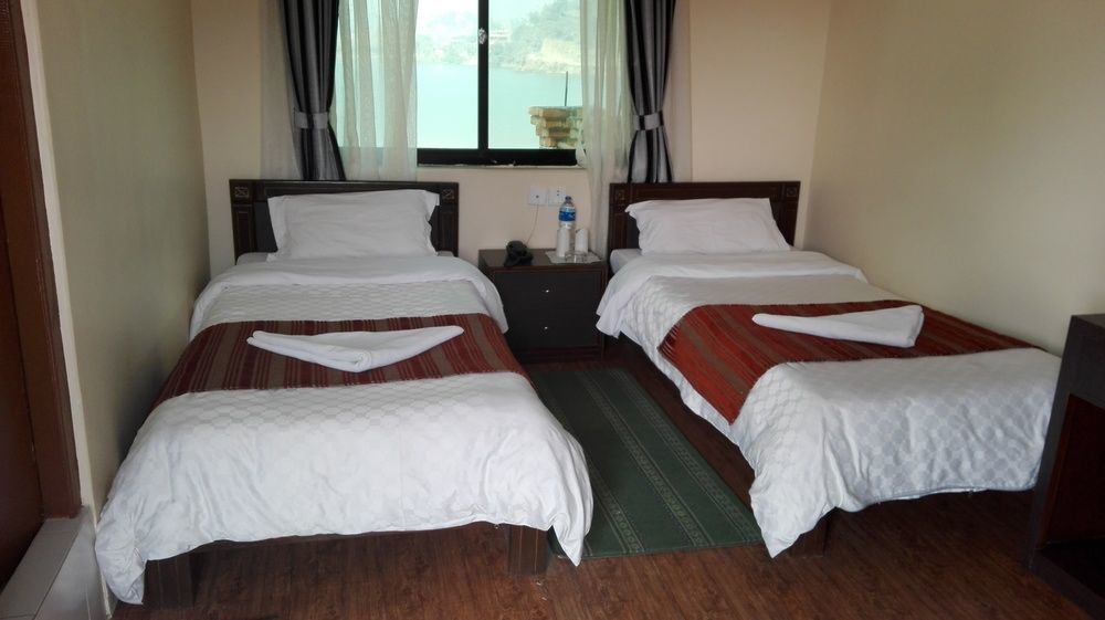 Hotel Lakefront Pokhara Exterior photo