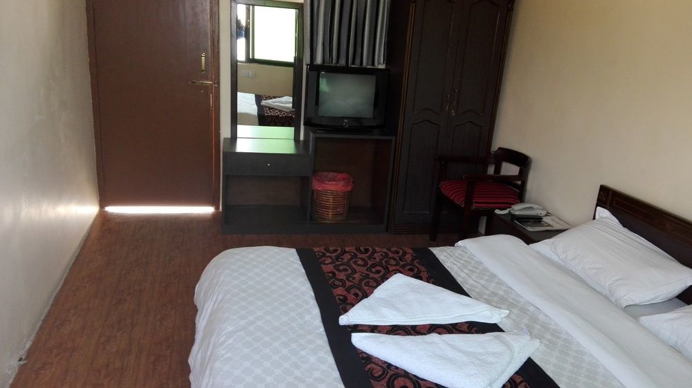 Hotel Lakefront Pokhara Exterior photo