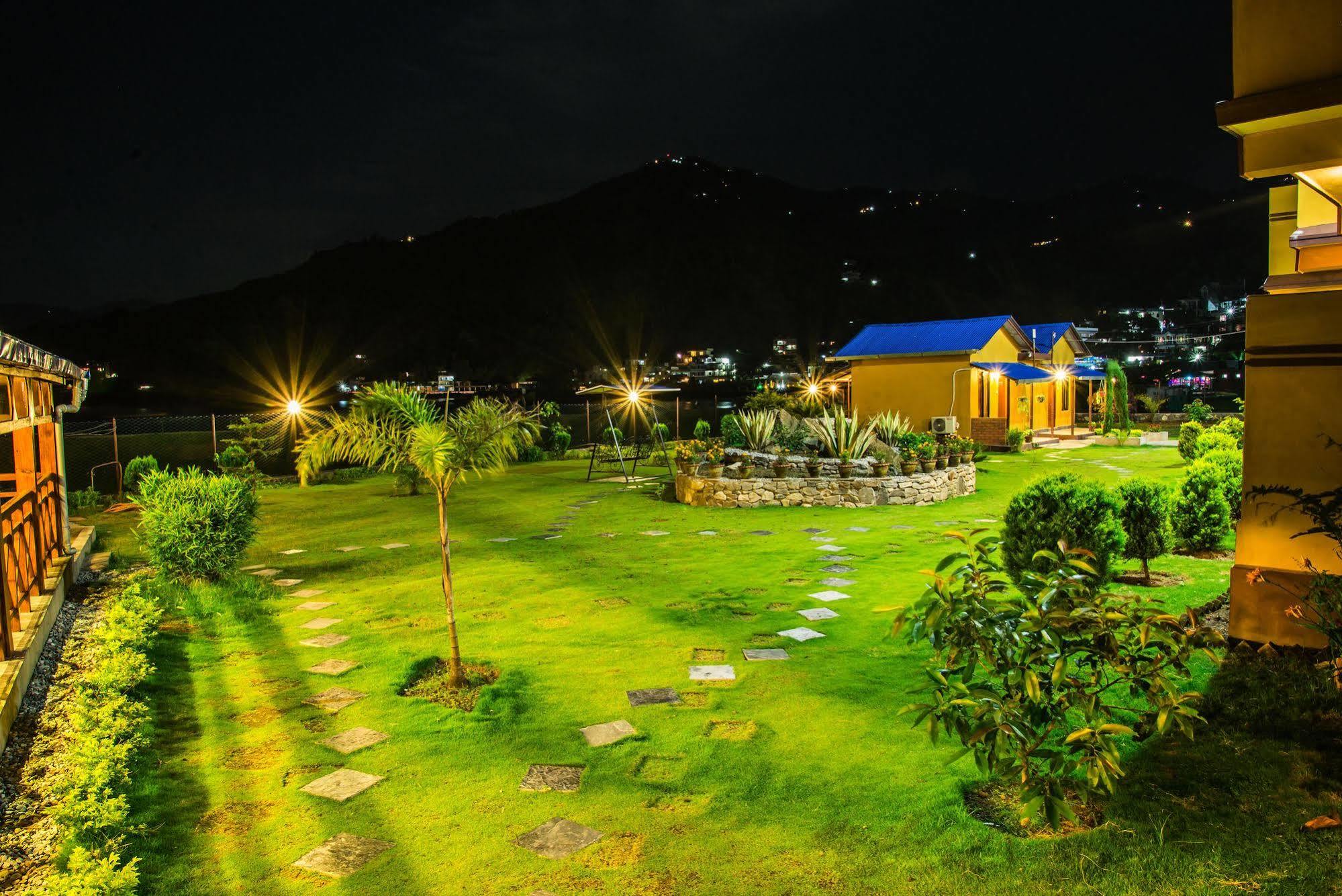 Hotel Lakefront Pokhara Exterior photo