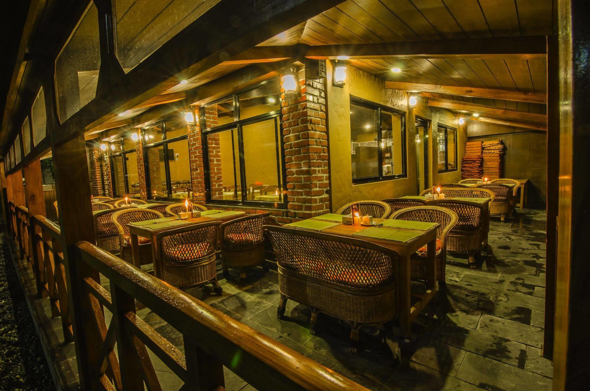 Hotel Lakefront Pokhara Exterior photo