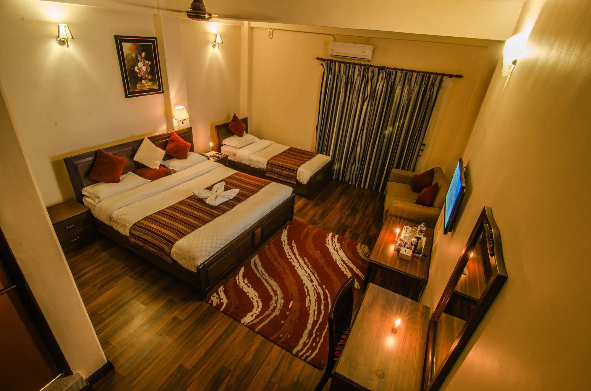 Hotel Lakefront Pokhara Exterior photo