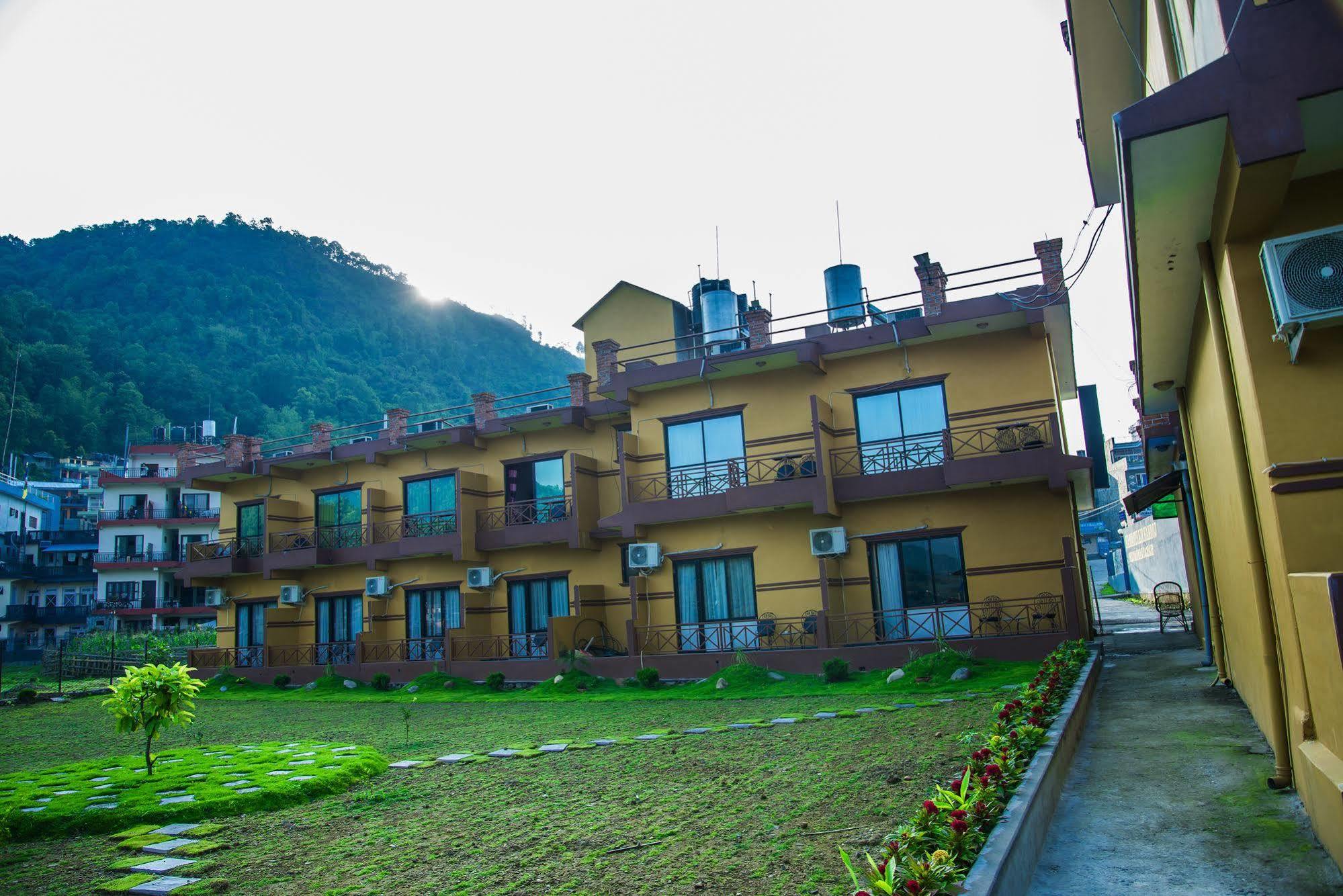 Hotel Lakefront Pokhara Exterior photo