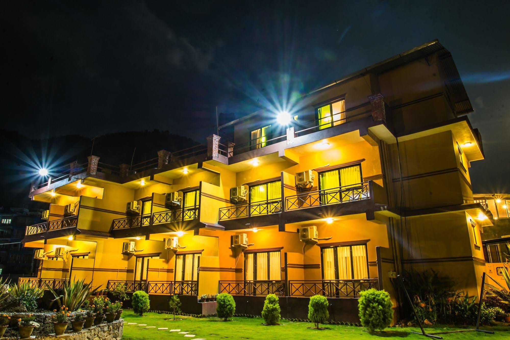 Hotel Lakefront Pokhara Exterior photo