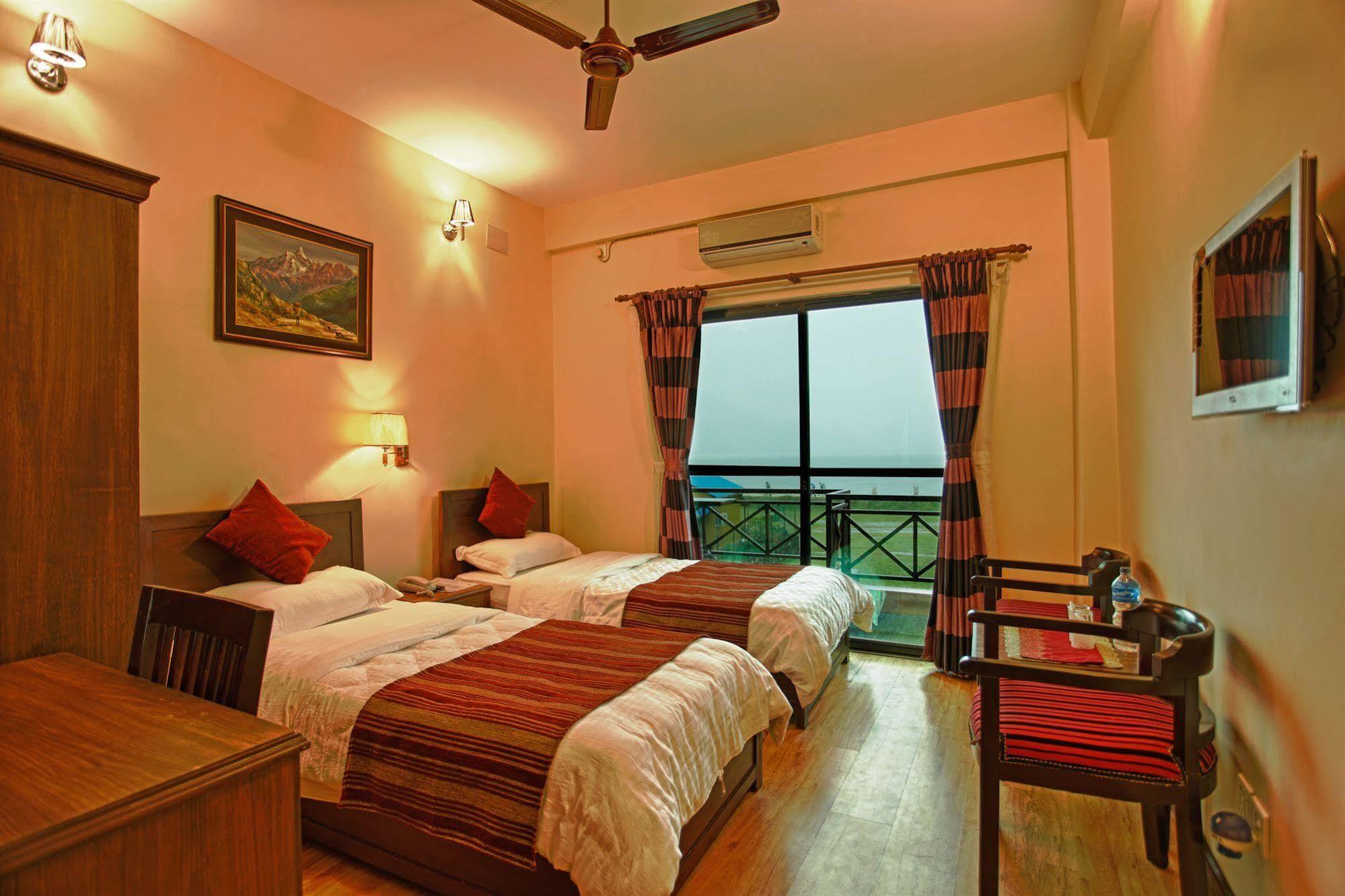 Hotel Lakefront Pokhara Exterior photo