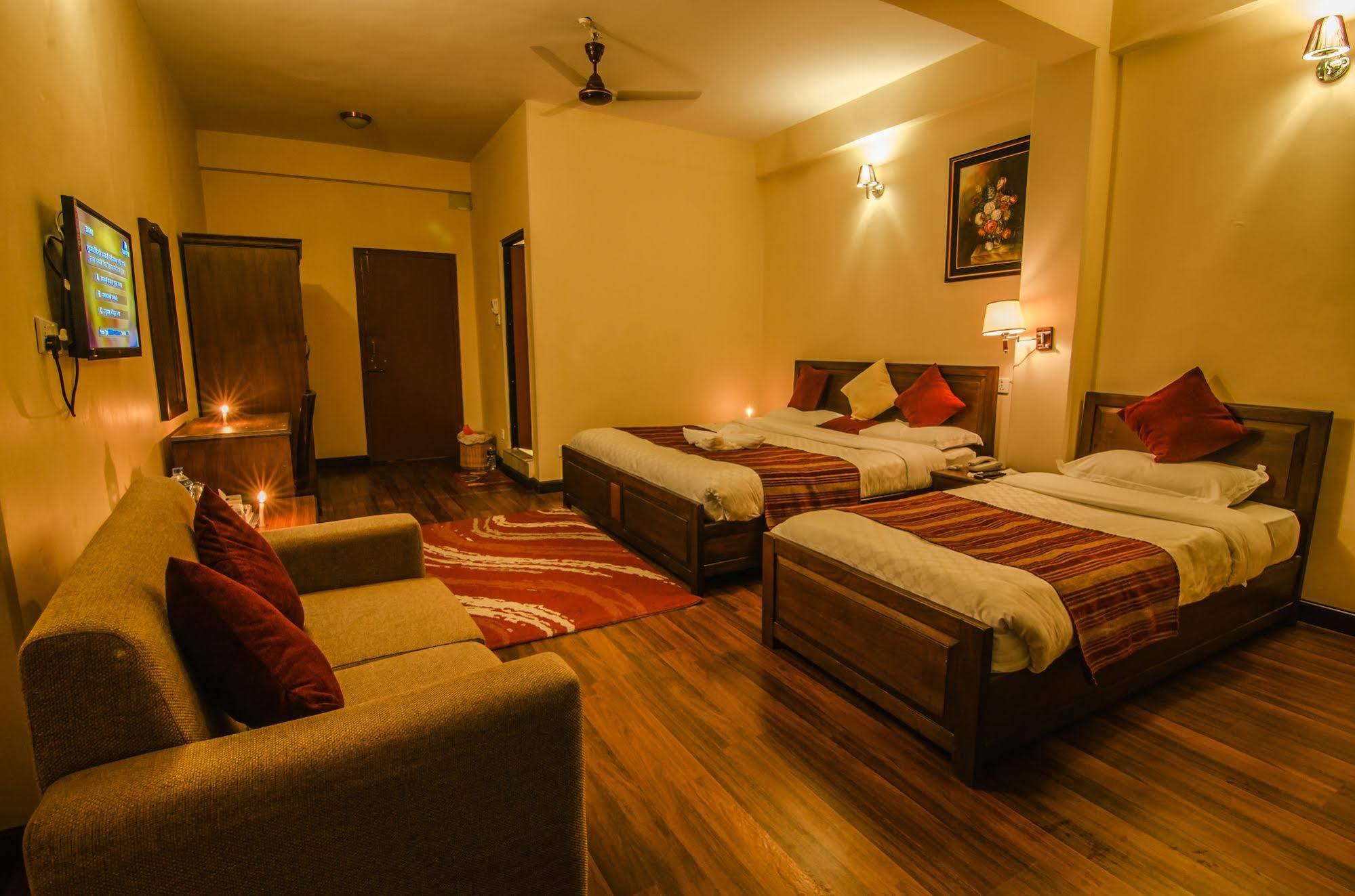 Hotel Lakefront Pokhara Exterior photo