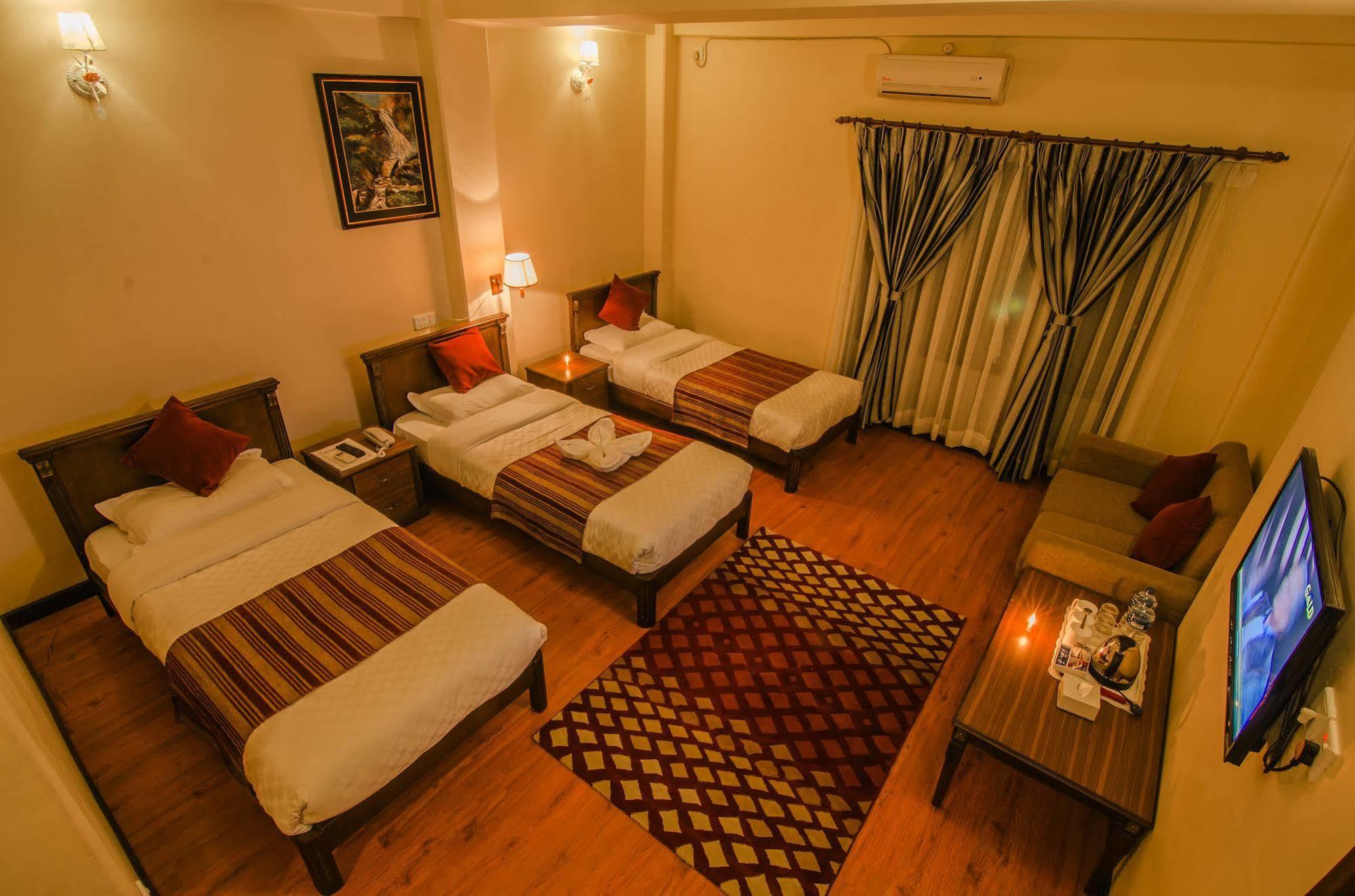 Hotel Lakefront Pokhara Exterior photo