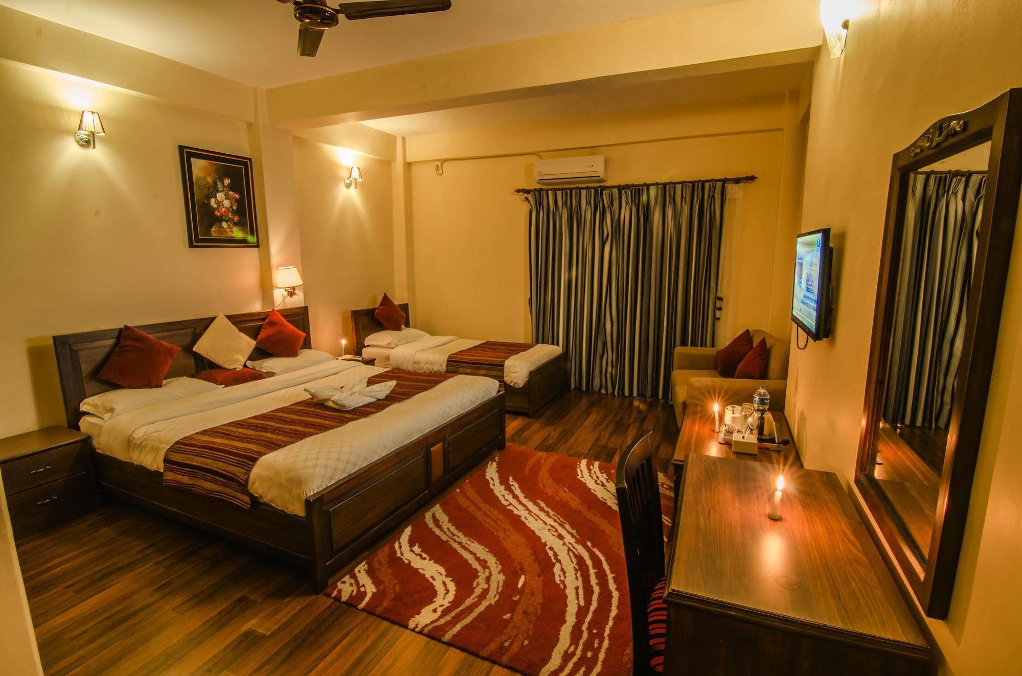 Hotel Lakefront Pokhara Exterior photo