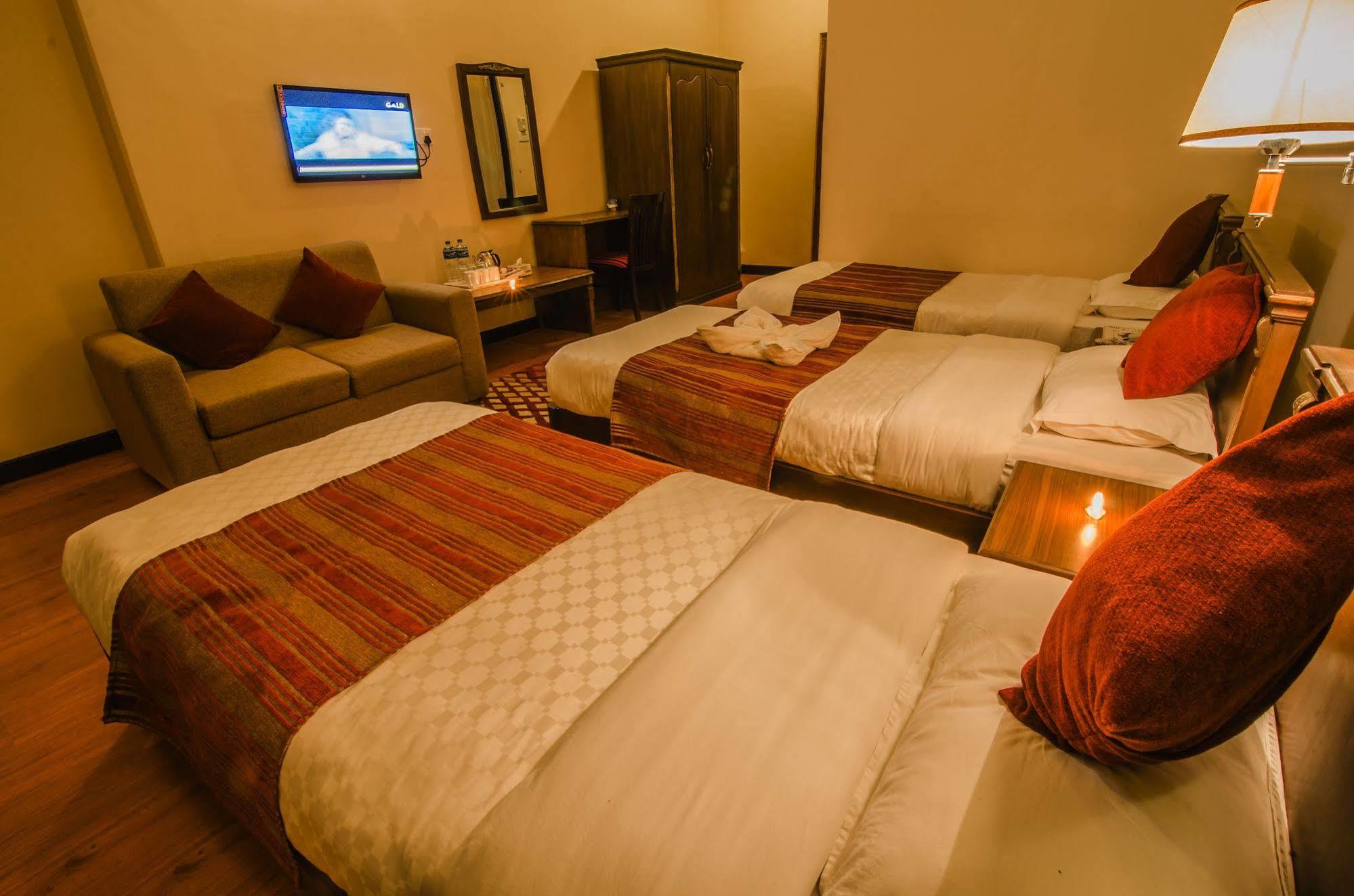 Hotel Lakefront Pokhara Exterior photo