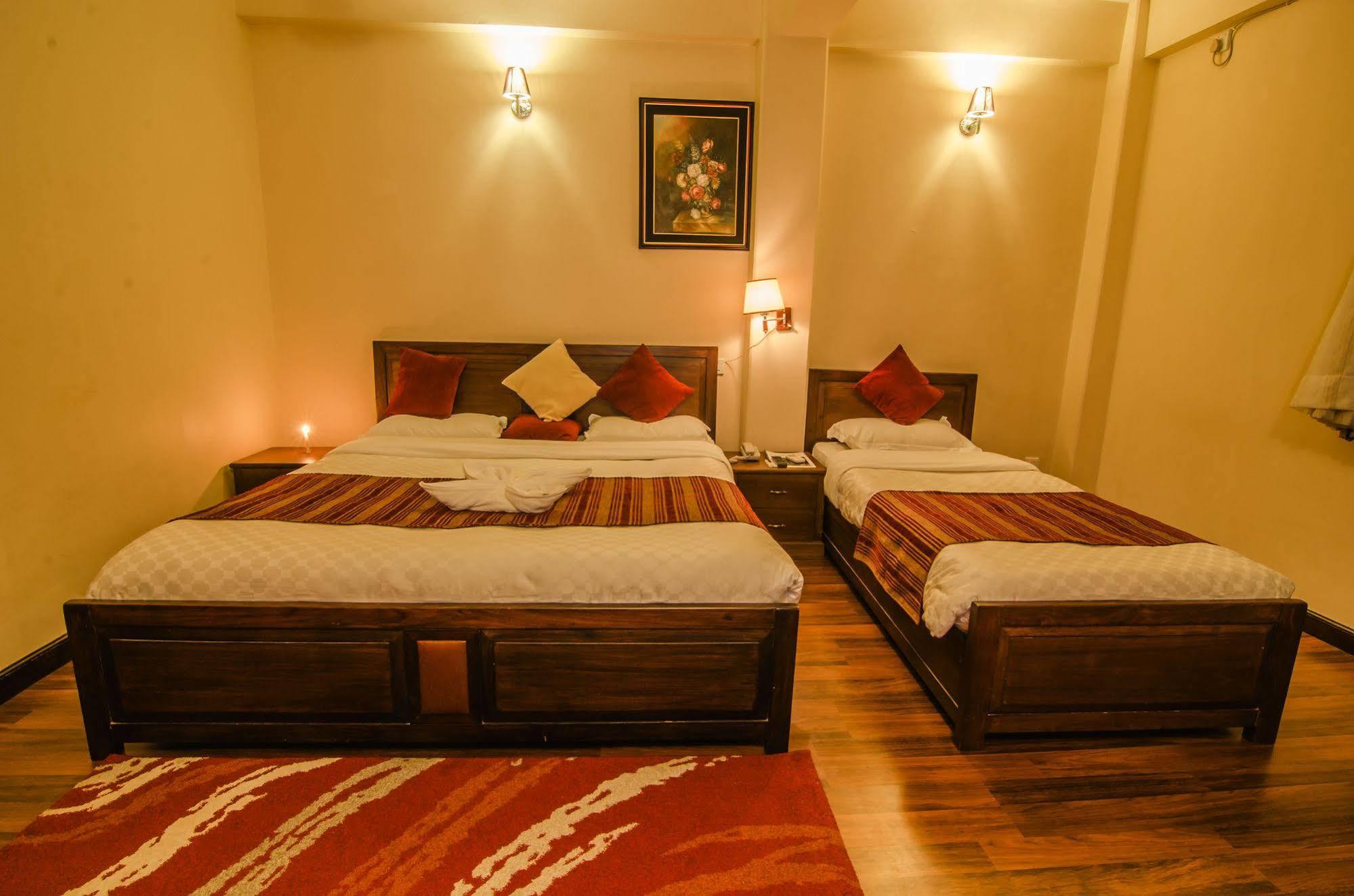 Hotel Lakefront Pokhara Exterior photo