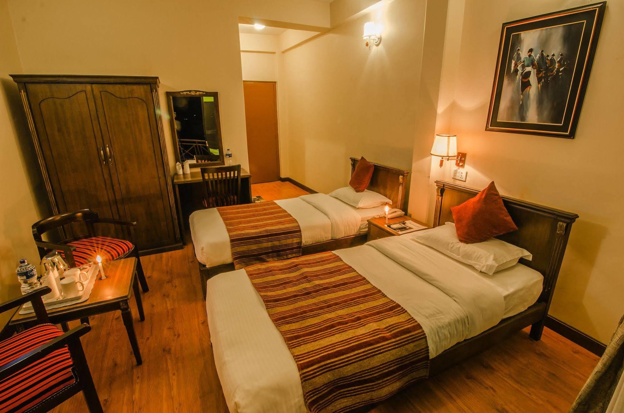 Hotel Lakefront Pokhara Exterior photo