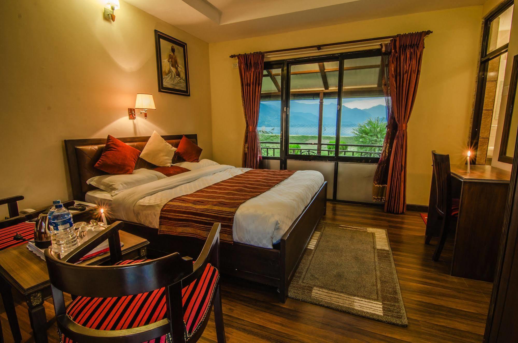 Hotel Lakefront Pokhara Exterior photo